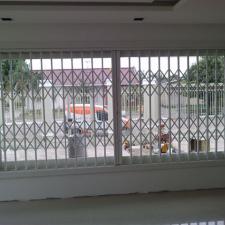 Porta Pantográfica com 2 xadrez e fechadura central